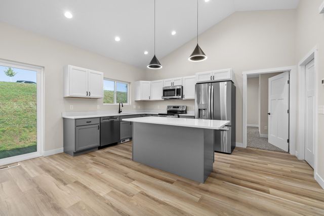 2401 15th St NW, Minot, ND 58703