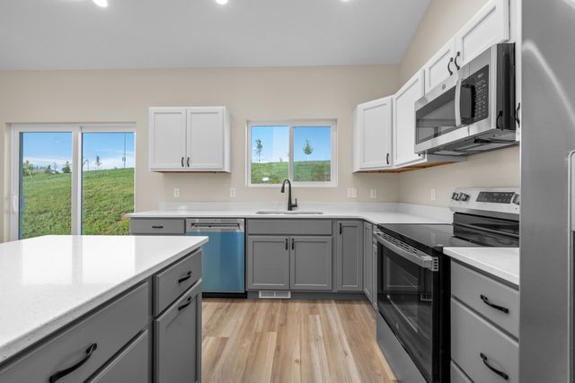 2401 15th St NW, Minot, ND 58703