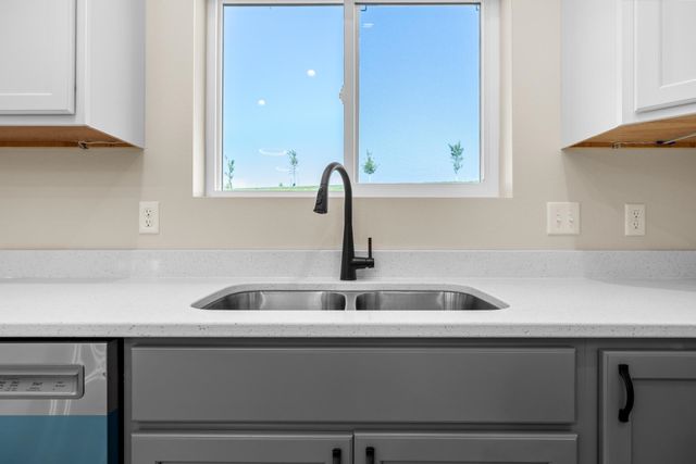 2401 15th St NW, Minot, ND 58703