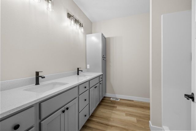 2401 15th St NW, Minot, ND 58703