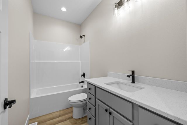 2401 15th St NW, Minot, ND 58703