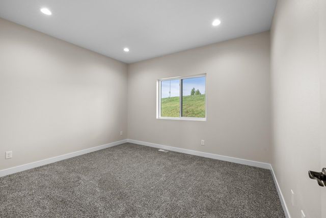 2401 15th St NW, Minot, ND 58703