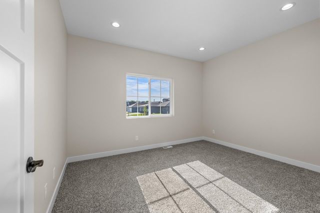 2401 15th St NW, Minot, ND 58703