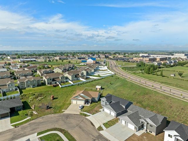 2401 15th St NW, Minot, ND 58703