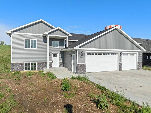 2401 15th St NW, Minot, ND 58703