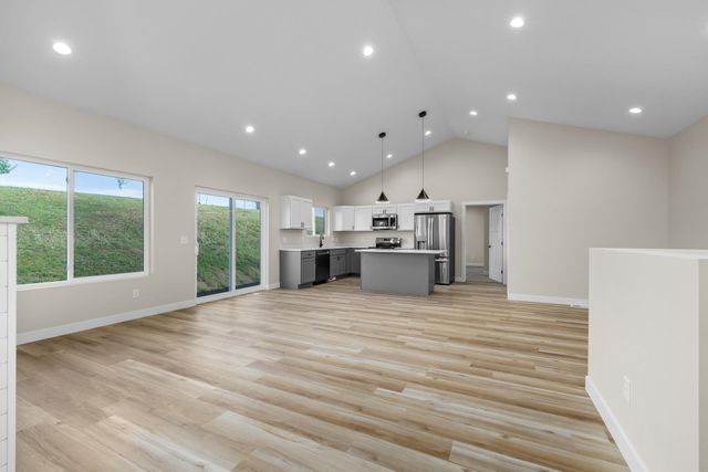 2401 15th St NW, Minot, ND 58703