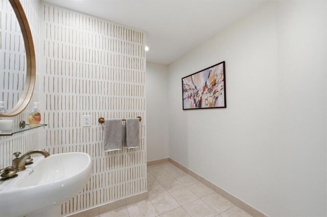 2845 NE 9th Street 906, Fort Lauderdale, FL 33304