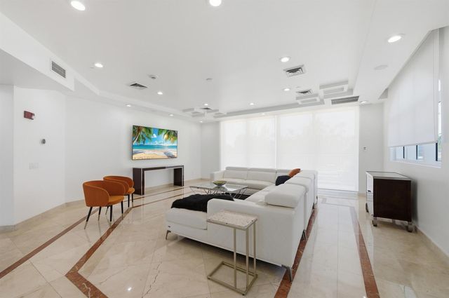 2845 NE 9th Street 906, Fort Lauderdale, FL 33304