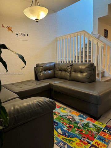 1043 SE 23rd Ave, Homestead, FL 33035