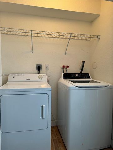 1043 SE 23rd Ave, Homestead, FL 33035