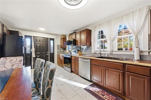 2221 Decatur ST, Chesapeake, VA 23324