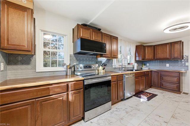 2221 Decatur ST, Chesapeake, VA 23324