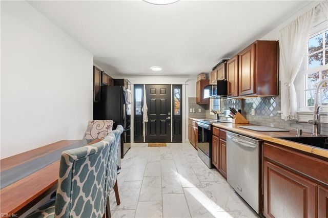 2221 Decatur ST, Chesapeake, VA 23324