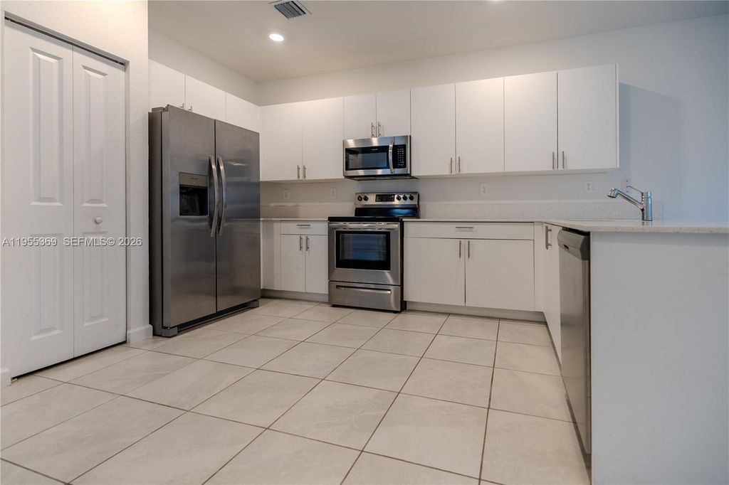 Image 10 of property listing at 24671 SW 119th Pl, Homestead, FL 33032