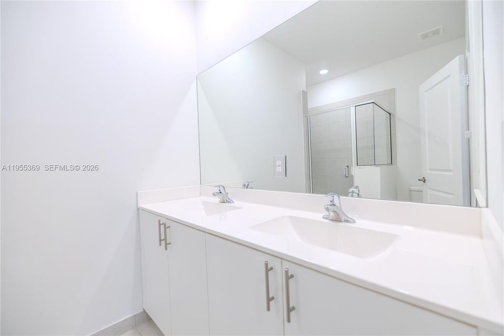 Image 29 of property listing at 24671 SW 119th Pl, Homestead, FL 33032