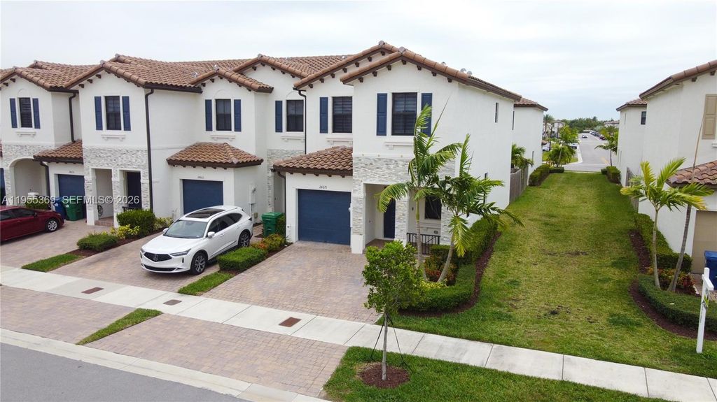 Image 3 of property listing at 24671 SW 119th Pl, Homestead, FL 33032