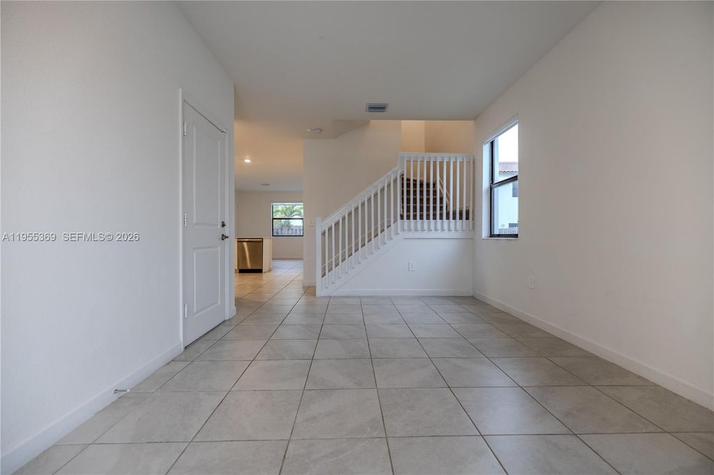 Image 6 of property listing at 24671 SW 119th Pl, Homestead, FL 33032