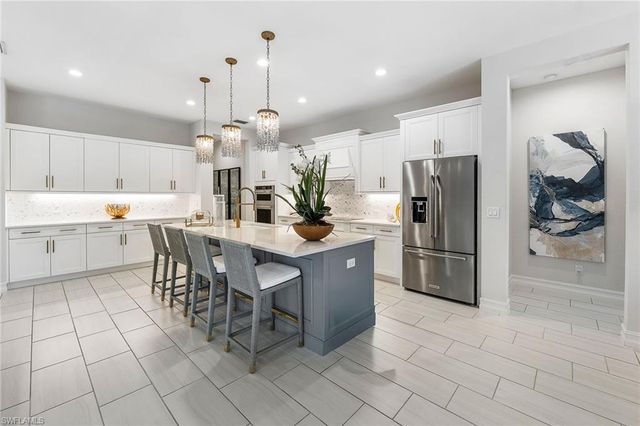 14212 Laguna Springs LN, Naples, FL 34114