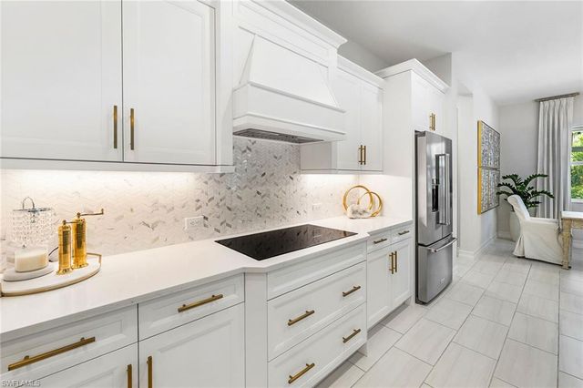 14212 Laguna Springs LN, Naples, FL 34114