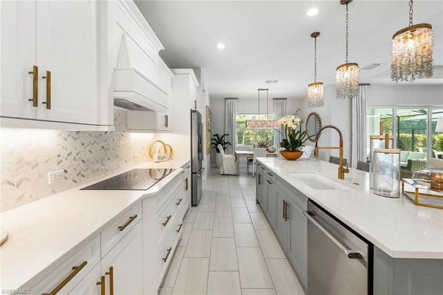 14212 Laguna Springs LN, Naples, FL 34114