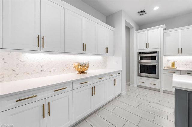 14212 Laguna Springs LN, Naples, FL 34114