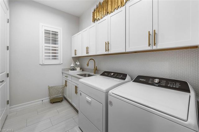 14212 Laguna Springs LN, Naples, FL 34114