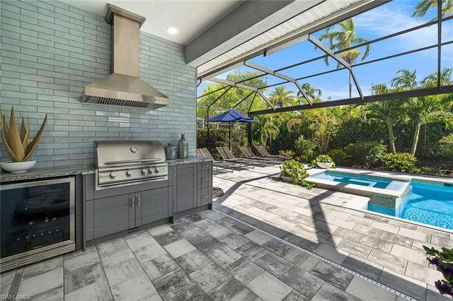 14212 Laguna Springs LN, Naples, FL 34114