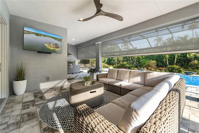 14212 Laguna Springs LN, Naples, FL 34114