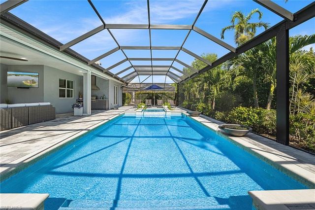 14212 Laguna Springs LN, Naples, FL 34114