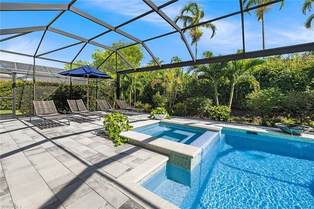 14212 Laguna Springs LN, Naples, FL 34114