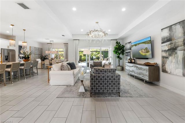 14212 Laguna Springs LN, Naples, FL 34114