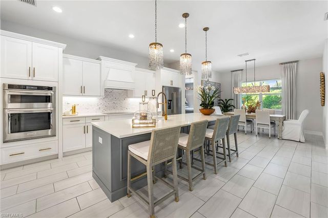 14212 Laguna Springs LN, Naples, FL 34114