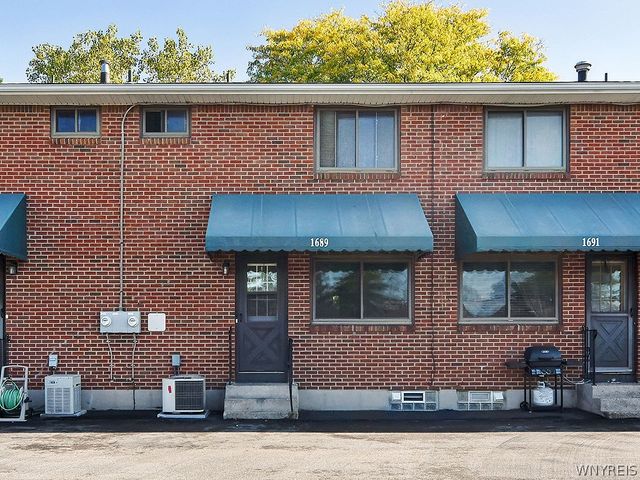 1689 Orchard Park Road, West Seneca, NY 14224