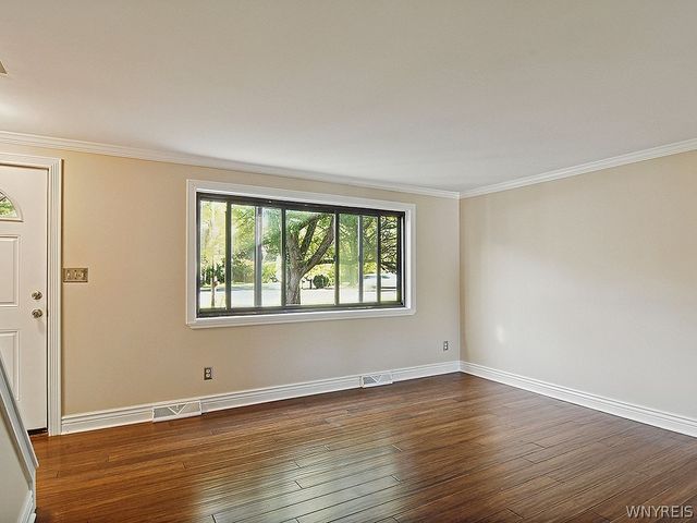 1689 Orchard Park Road, West Seneca, NY 14224