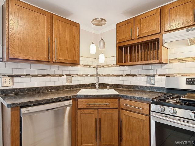 1689 Orchard Park Road, West Seneca, NY 14224