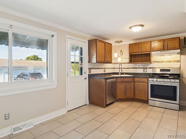 1689 Orchard Park Road, West Seneca, NY 14224