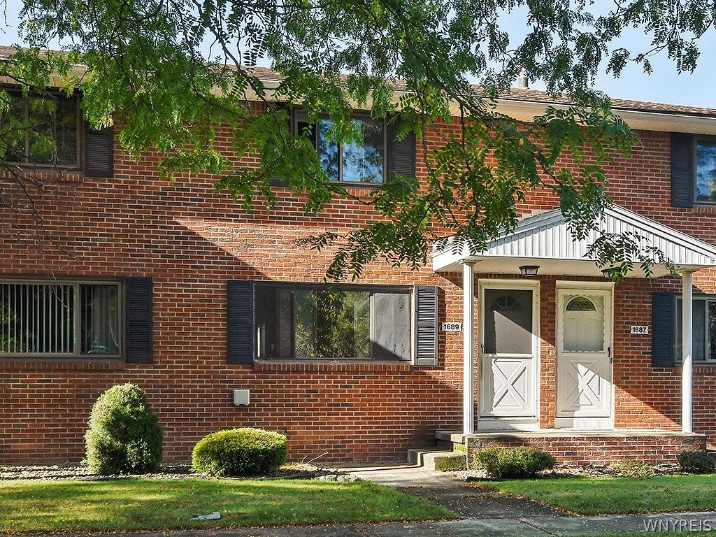 1689 Orchard Park Road, West Seneca, NY 14224