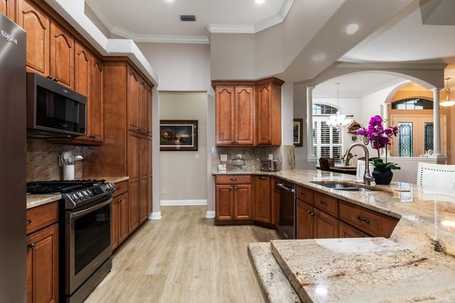 27028 OLD ENGLISH COURT, Leesburg, FL 34748
