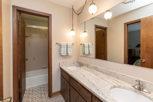3139 Quarry Court, Eagan, MN 55121