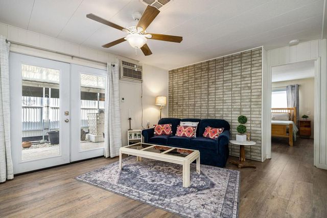 633 Cameo Drive, Palm Springs, CA 92264