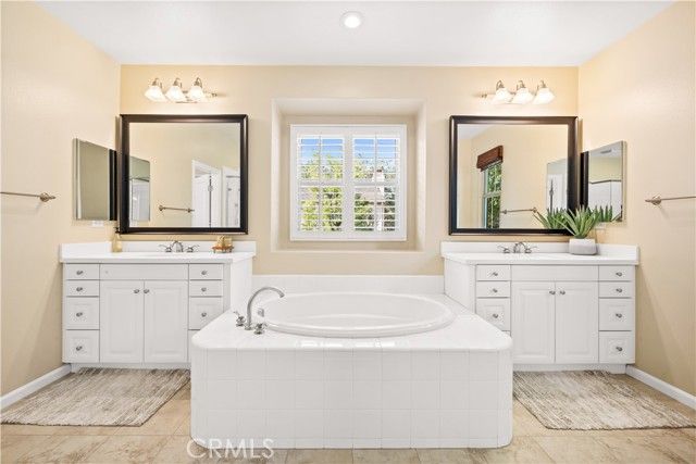 21 Fanpalm, Irvine, CA 92620