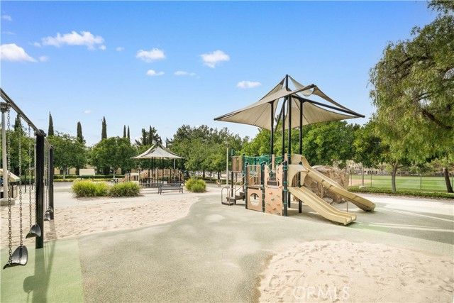 21 Fanpalm, Irvine, CA 92620