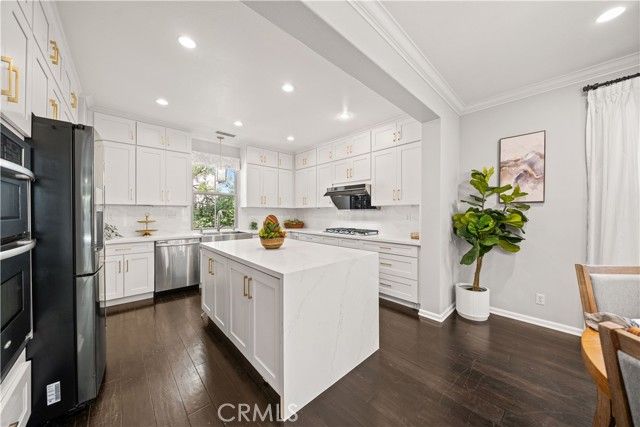 21 Fanpalm, Irvine, CA 92620