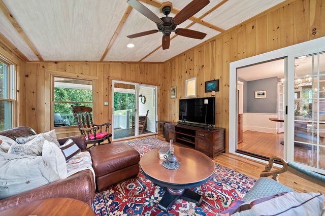 16 Oakland Ave, Hanover, MA 02339