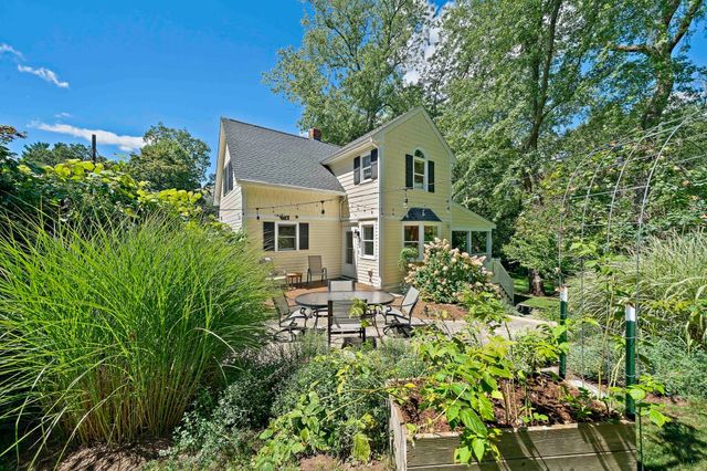 16 Oakland Ave, Hanover, MA 02339
