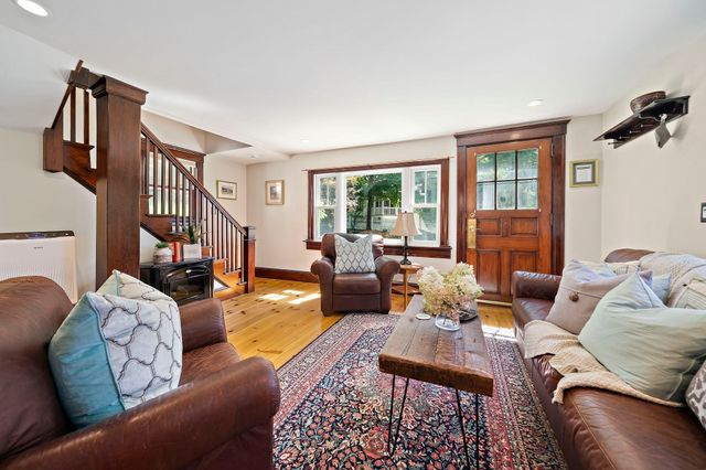 16 Oakland Ave, Hanover, MA 02339