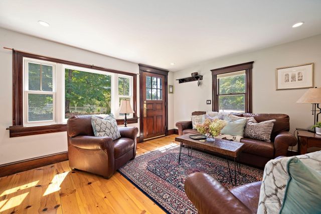 16 Oakland Ave, Hanover, MA 02339