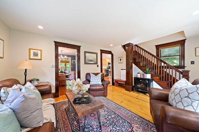 16 Oakland Ave, Hanover, MA 02339
