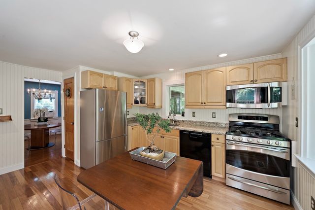 16 Oakland Ave, Hanover, MA 02339