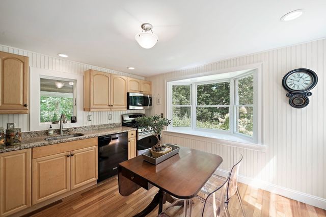 16 Oakland Ave, Hanover, MA 02339